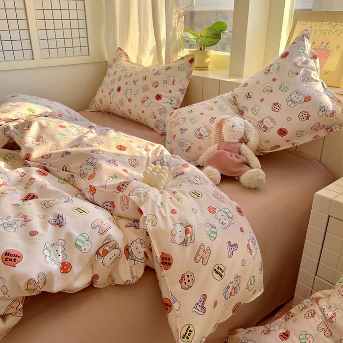 91家纺网 家纺一手货源 找家纺 宏源家纺 2025新款芦荟棉印花亲肤四件套 萌萌猫粉