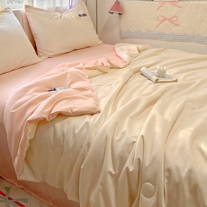 91家纺网 家纺一手货源 找家纺 花伞家居 2025新款刺绣高级感水洗真丝夏被四件套含买家秀 字母蝴蝶-小米黄