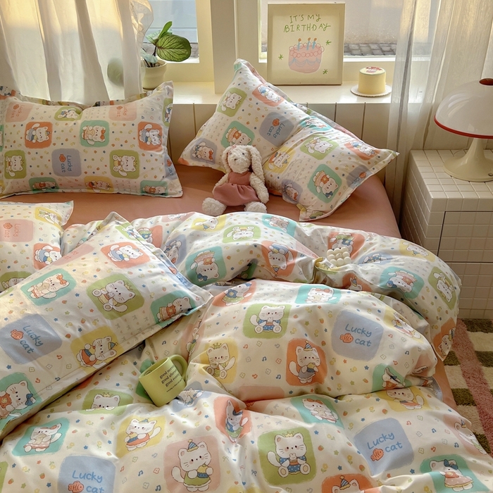 91家纺网 家纺一手货源 找家纺 宏源家纺 2025新款芦荟棉印花亲肤四件套 小猫日记