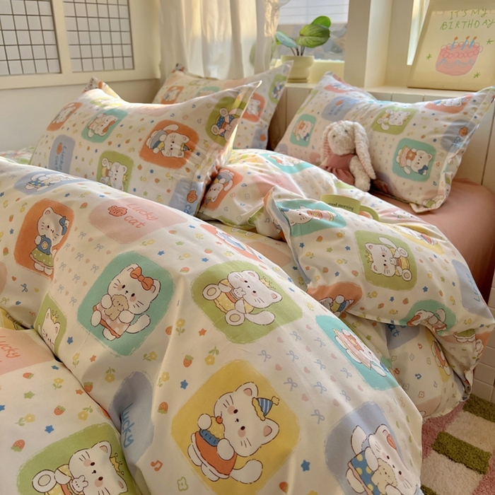 91家纺网 家纺一手货源 找家纺 宏源家纺 2025新款芦荟棉印花亲肤四件套 小猫日记