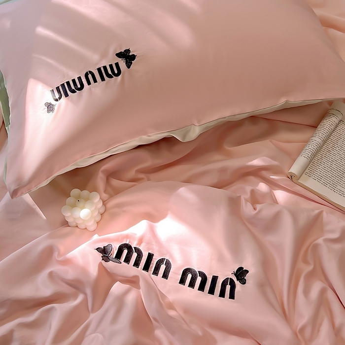 91家纺网 家纺一手货源 找家纺 花伞家居 2025新款刺绣高级感水洗真丝夏被四件套含买家秀 字母蝴蝶-浅玉+豆绿