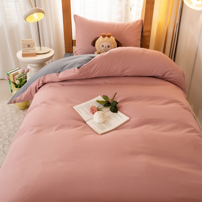 91家纺网 家纺一手货源 找家纺 芷凡家纺 2024新款水洗磨毛纯色双拼学生三件套四件套 红豆沙+中灰