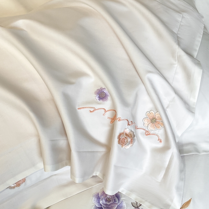 91家纺网 家纺一手货源 找家纺 桃园 2025新款纯棉全棉长绒棉刺绣绣花四件套-梦境（高端礼盒） 梦境-奶昔白