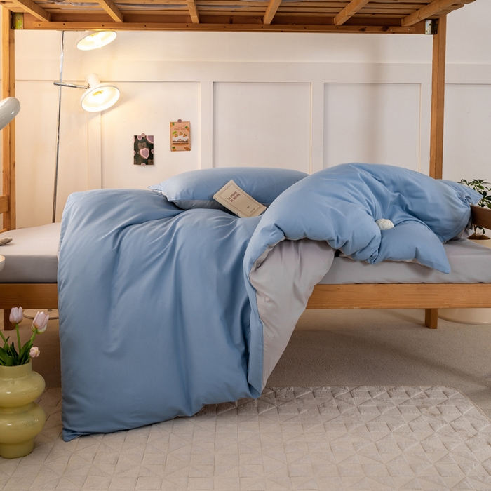 91家纺网 家纺一手货源 找家纺 芷凡家纺 2024新款水洗磨毛纯色双拼学生三件套四件套 宾利蓝+卡其