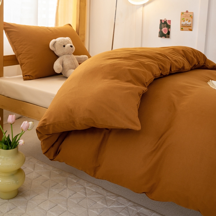 91家纺网 家纺一手货源 找家纺 芷凡家纺 2024新款水洗磨毛纯色双拼学生三件套四件套 焦糖+杏色