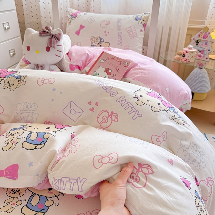 91家纺网 家纺一手货源 找家纺 沐辰 2025新款全棉纯棉三丽鸥学生季系列三四件套 超甜凯蒂猫