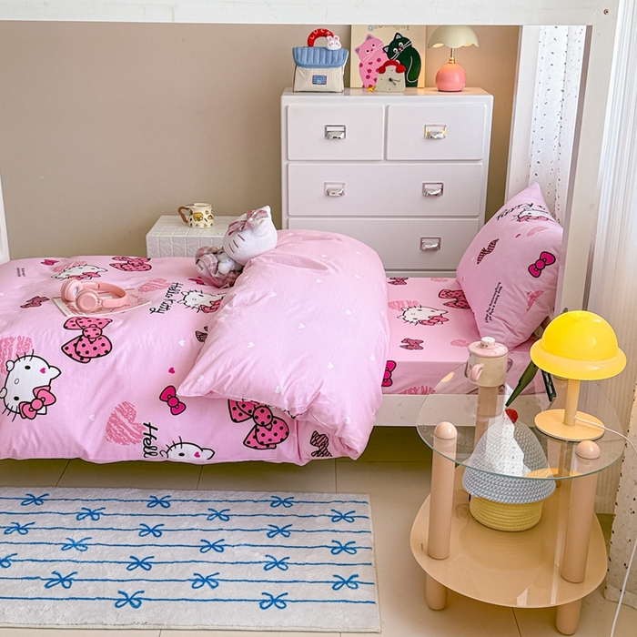 91家纺网 家纺一手货源 找家纺 沐辰 2025新款全棉纯棉三丽鸥学生季系列三四件套 粉红凯蒂猫