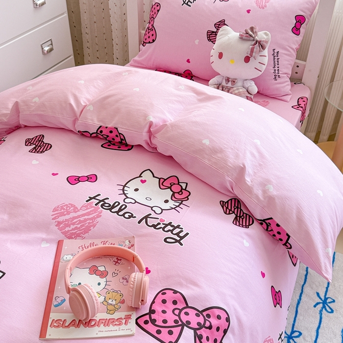 91家纺网 家纺一手货源 找家纺 沐辰 2025新款全棉纯棉三丽鸥学生季系列三四件套 粉红凯蒂猫