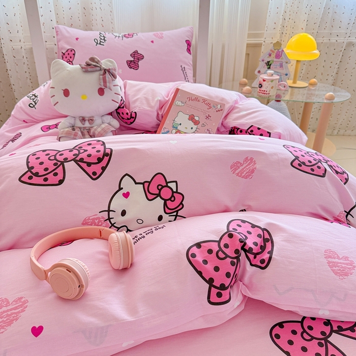 91家纺网 家纺一手货源 找家纺 沐辰 2025新款全棉纯棉三丽鸥学生季系列三四件套 粉红凯蒂猫