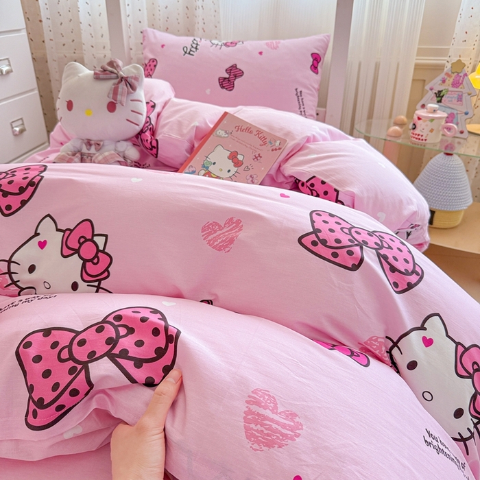 91家纺网 家纺一手货源 找家纺 沐辰 2025新款全棉纯棉三丽鸥学生季系列三四件套 粉红凯蒂猫