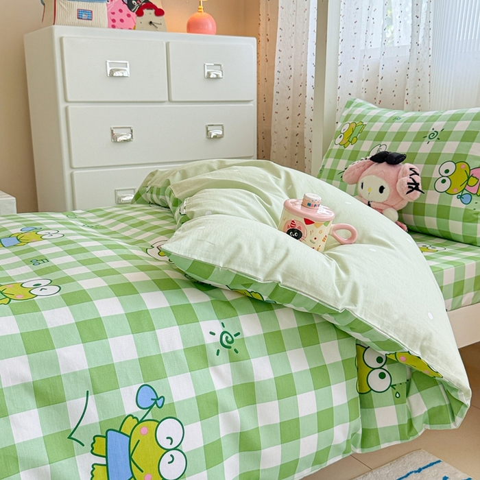 91家纺网 家纺一手货源 找家纺 沐辰 2025新款全棉纯棉三丽鸥学生季系列三四件套 绿格蛙蛙