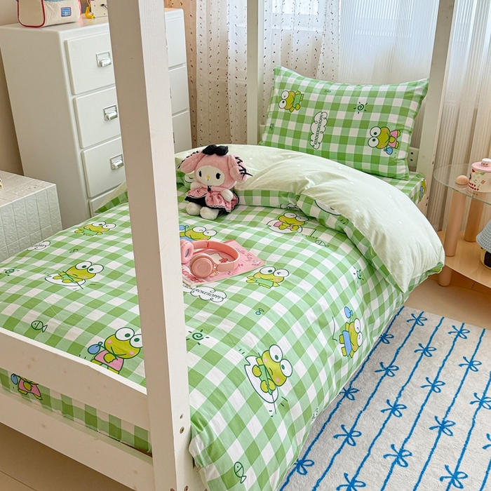 91家纺网 家纺一手货源 找家纺 沐辰 2025新款全棉纯棉三丽鸥学生季系列三四件套 绿格蛙蛙