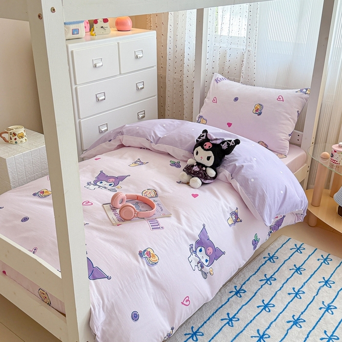 91家纺网 家纺一手货源 找家纺 沐辰 2025新款全棉纯棉三丽鸥学生季系列三四件套 葡萄库洛米