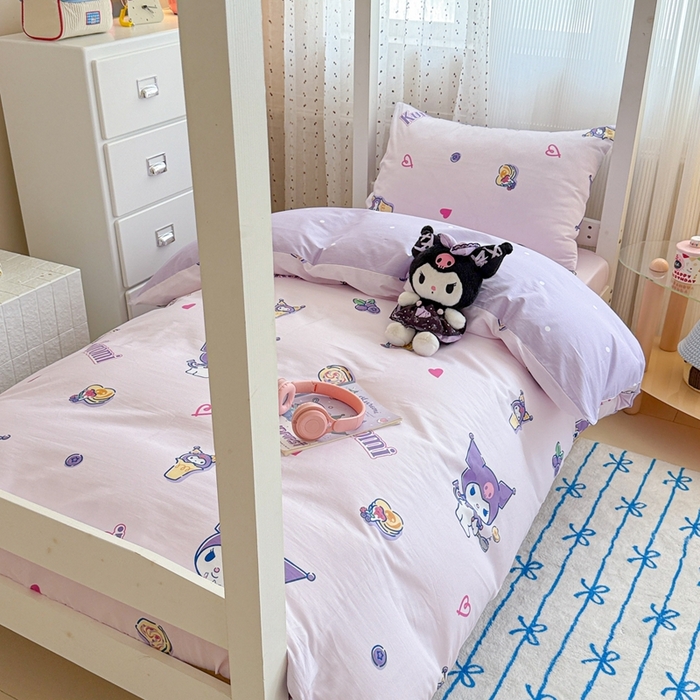 91家纺网 家纺一手货源 找家纺 沐辰 2025新款全棉纯棉三丽鸥学生季系列三四件套 葡萄库洛米