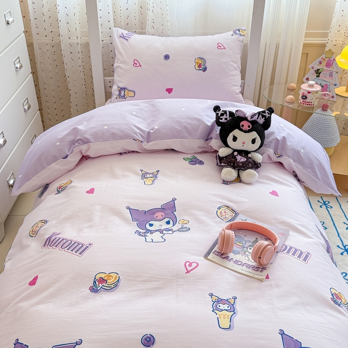 91家纺网 家纺一手货源 找家纺 沐辰 2025新款全棉纯棉三丽鸥学生季系列三四件套 葡萄库洛米