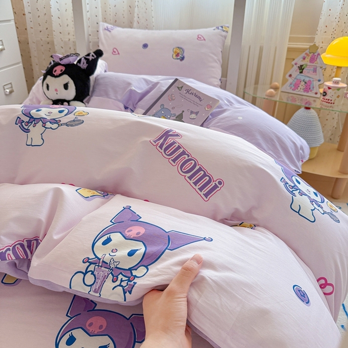 91家纺网 家纺一手货源 找家纺 沐辰 2025新款全棉纯棉三丽鸥学生季系列三四件套 葡萄库洛米