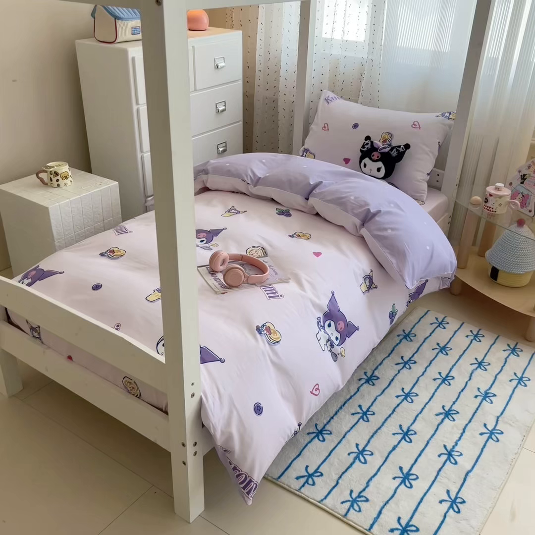 91家纺网 家纺一手货源 找家纺 沐辰 2025新款全棉纯棉三丽鸥学生季系列三四件套 葡萄库洛米