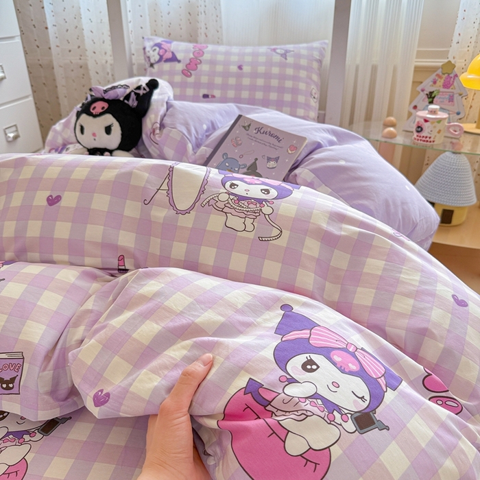 91家纺网 家纺一手货源 找家纺 沐辰 2025新款全棉纯棉三丽鸥学生季系列三四件套 紫格库洛米