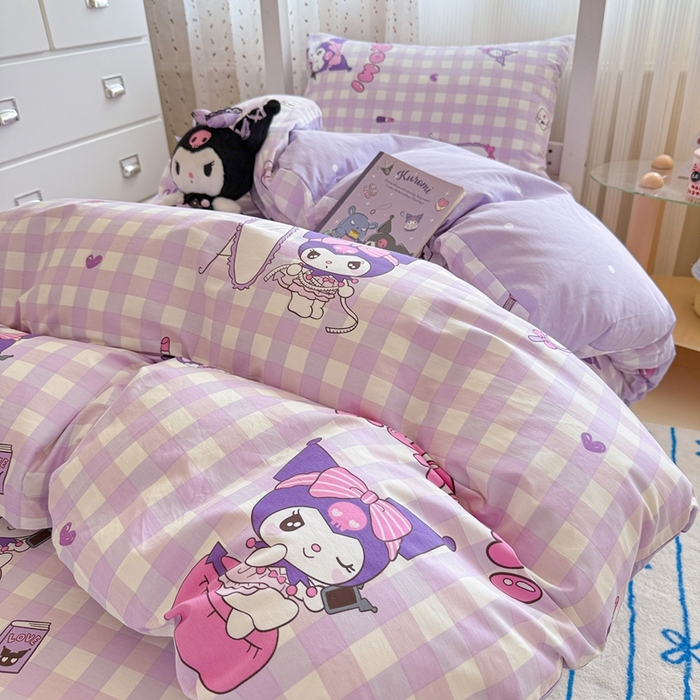 91家纺网 家纺一手货源 找家纺 沐辰 2025新款全棉纯棉三丽鸥学生季系列三四件套 紫格库洛米