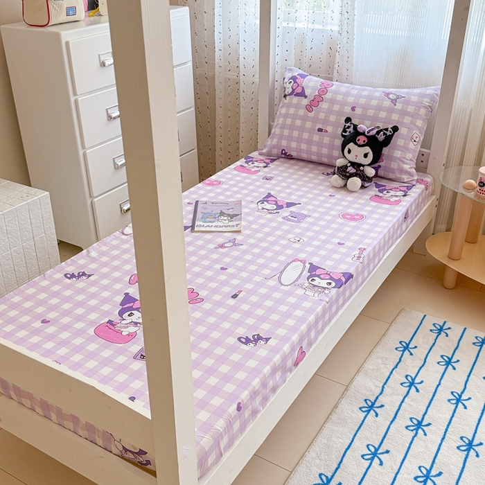 91家纺网 家纺一手货源 找家纺 沐辰 2025新款全棉纯棉三丽鸥学生季系列三四件套 紫格库洛米