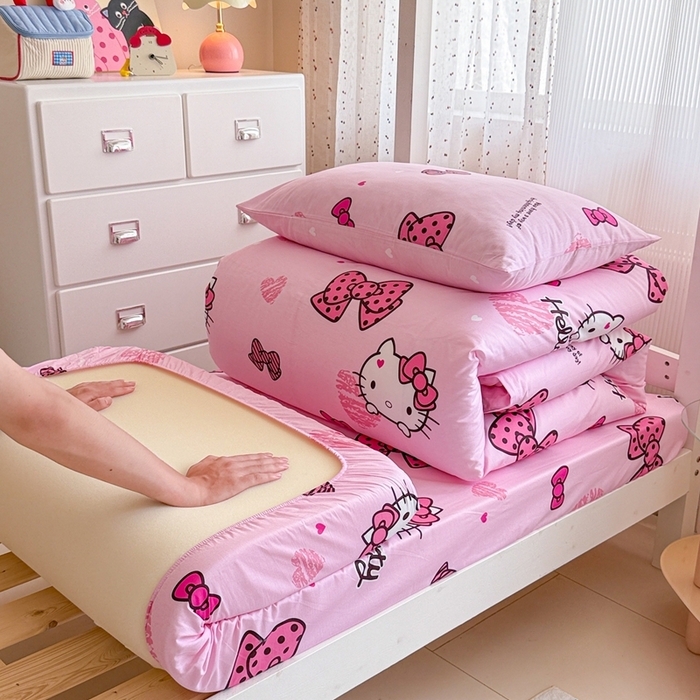 91家纺网 家纺一手货源 找家纺 沐辰 2025新款全棉纯棉三丽鸥学生季系列单床笠单品床笠单件床笠 粉红凯蒂猫