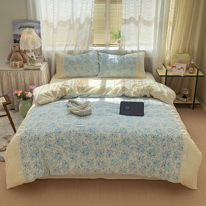 91家纺网 家纺一手货源 找家纺 罗亿家纺 2025新款云感双层纱全棉纯棉镂空花边四件套 梦境-花信风