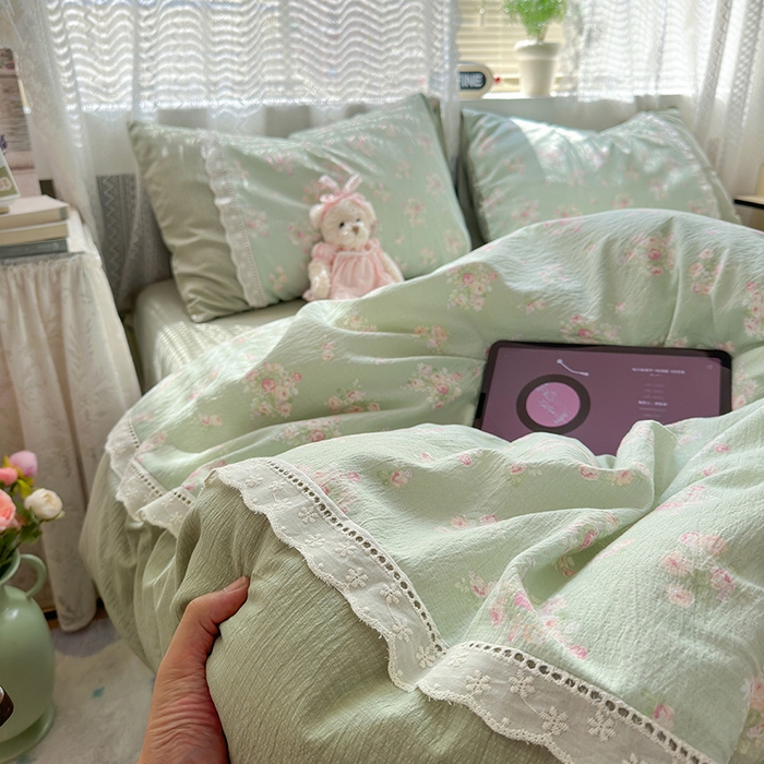 91家纺网 家纺一手货源 找家纺 罗亿家纺 2025新款云感双层纱全棉纯棉镂空花边四件套 梦境-奶油气泡