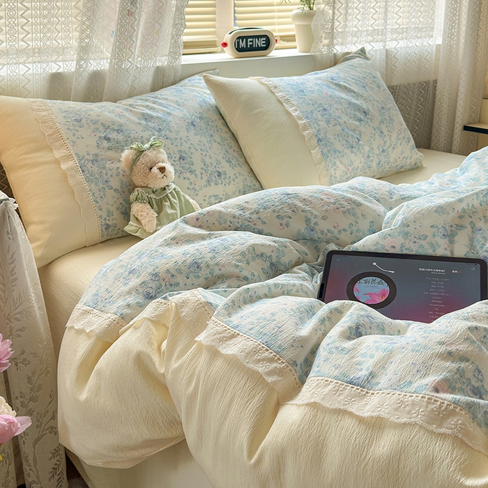 91家纺网 家纺一手货源 找家纺 罗亿家纺 2025新款云感双层纱全棉纯棉镂空花边四件套 梦境-花信风