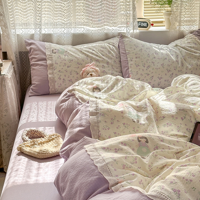 91家纺网 家纺一手货源 找家纺 罗亿家纺 2025新款云感双层纱全棉纯棉镂空花边四件套 梦境-思念女孩