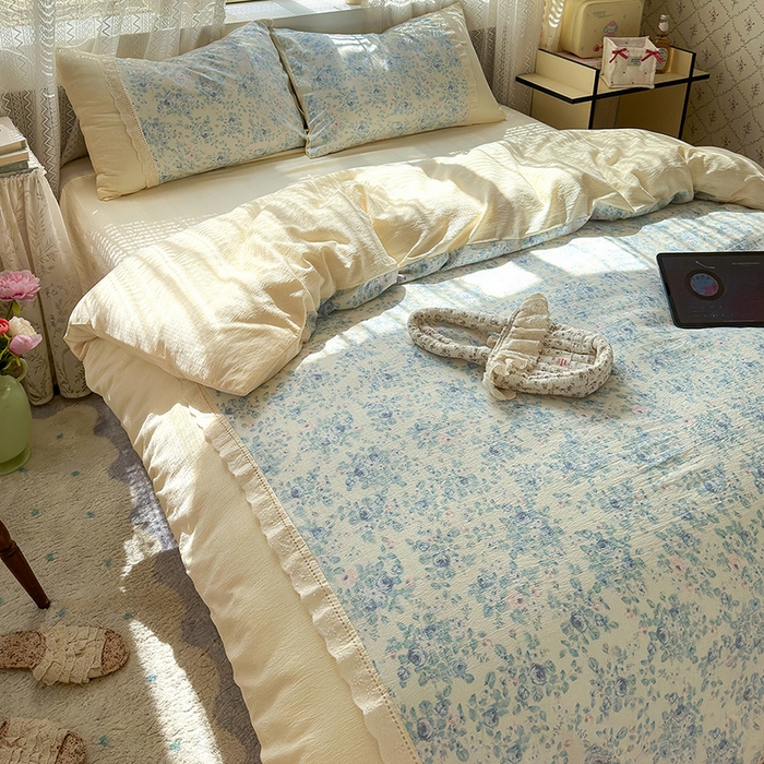 91家纺网 家纺一手货源 找家纺 罗亿家纺 2025新款云感双层纱全棉纯棉镂空花边四件套 梦境-花信风