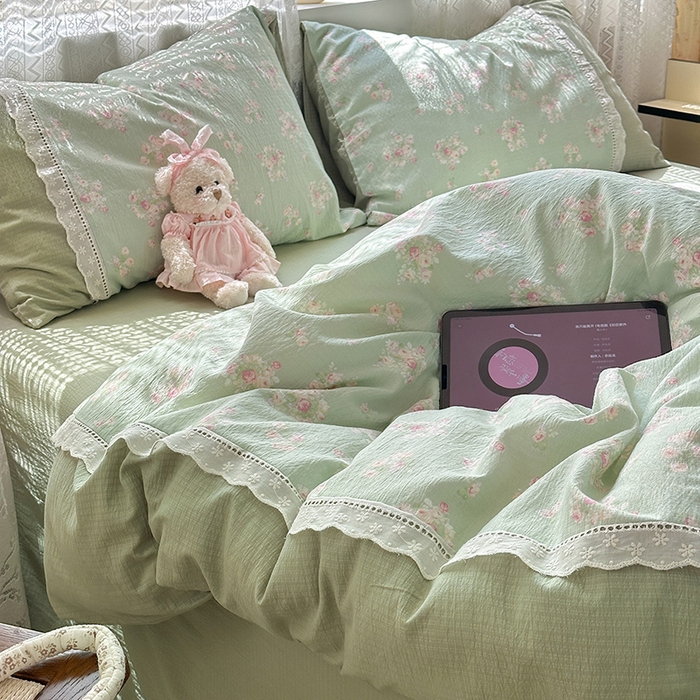 91家纺网 家纺一手货源 找家纺 罗亿家纺 2025新款云感双层纱全棉纯棉镂空花边四件套 梦境-奶油气泡