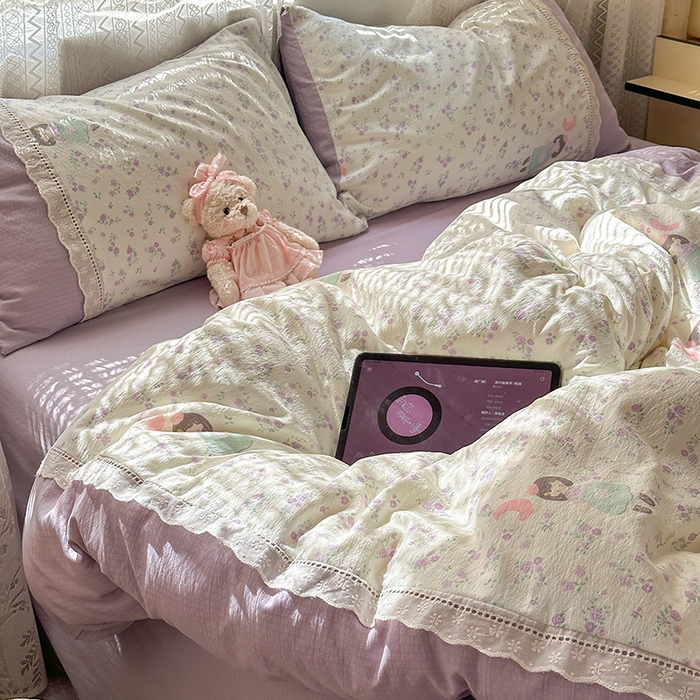 91家纺网 家纺一手货源 找家纺 罗亿家纺 2025新款云感双层纱全棉纯棉镂空花边四件套 梦境-思念女孩