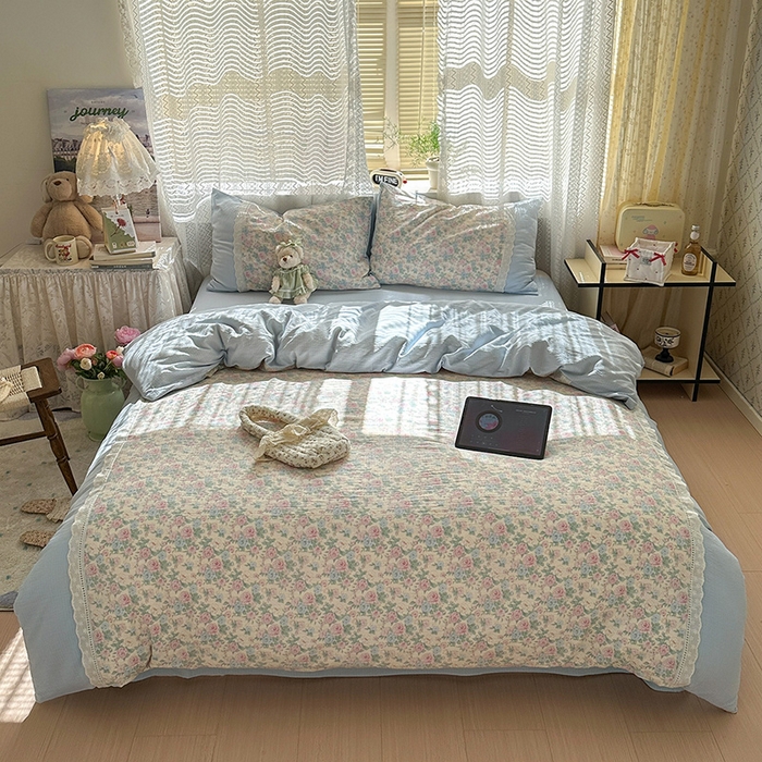 91家纺网 家纺一手货源 找家纺 罗亿家纺 2025新款云感双层纱全棉纯棉镂空花边四件套 梦境-童话花岛