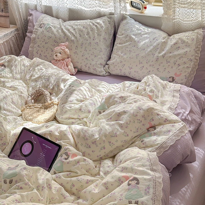 91家纺网 家纺一手货源 找家纺 罗亿家纺 2025新款云感双层纱全棉纯棉镂空花边四件套 梦境-思念女孩