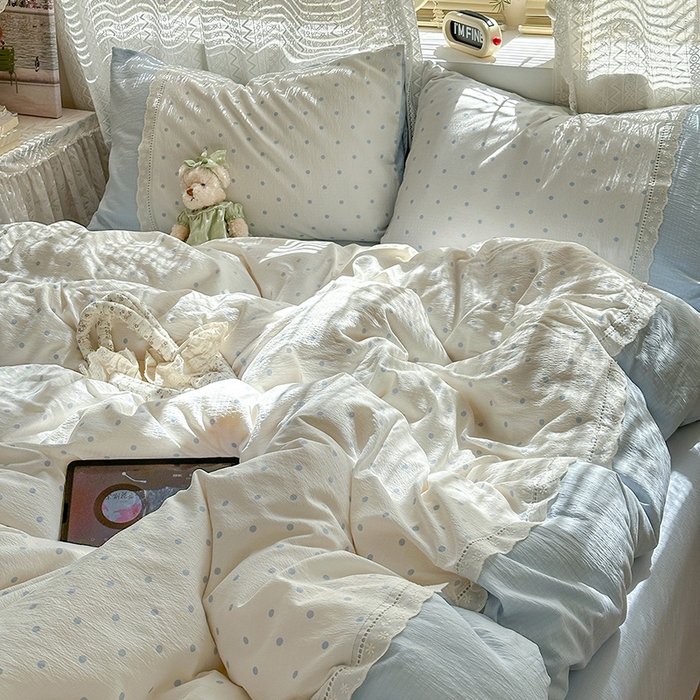 91家纺网 家纺一手货源 找家纺 罗亿家纺 2025新款云感双层纱全棉纯棉镂空花边四件套 梦境-海盐汤圆