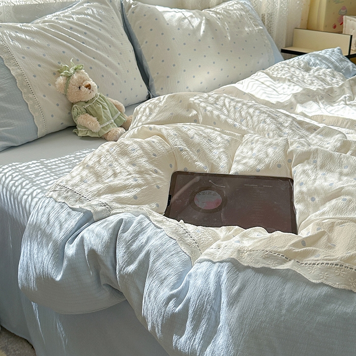 91家纺网 家纺一手货源 找家纺 罗亿家纺 2025新款云感双层纱全棉纯棉镂空花边四件套 梦境-海盐汤圆