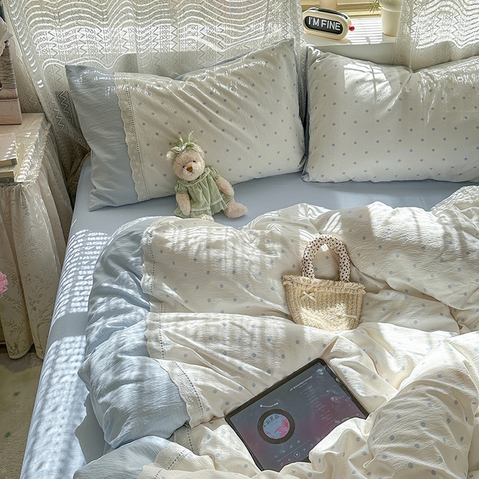 91家纺网 家纺一手货源 找家纺 罗亿家纺 2025新款云感双层纱全棉纯棉镂空花边四件套 梦境-海盐汤圆