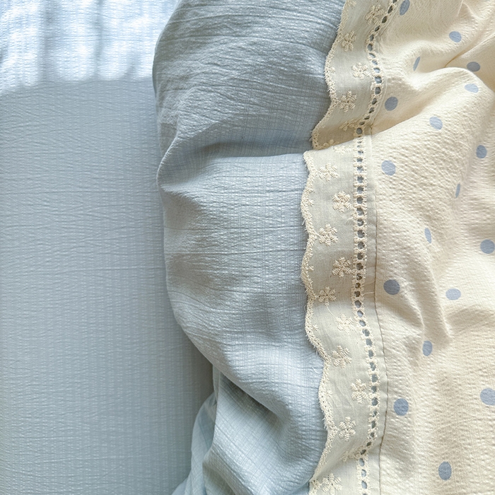 91家纺网 家纺一手货源 找家纺 罗亿家纺 2025新款云感双层纱全棉纯棉镂空花边四件套 梦境-海盐汤圆