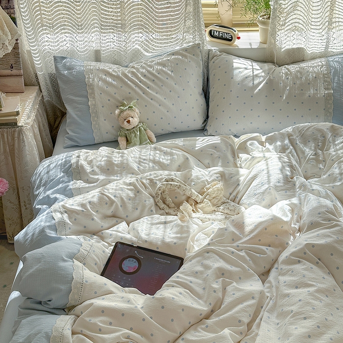 91家纺网 家纺一手货源 找家纺 罗亿家纺 2025新款云感双层纱全棉纯棉镂空花边四件套 梦境-海盐汤圆