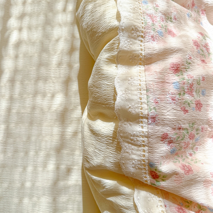 91家纺网 家纺一手货源 找家纺 罗亿家纺 2025新款云感双层纱全棉纯棉镂空花边四件套 梦境-序曲粉