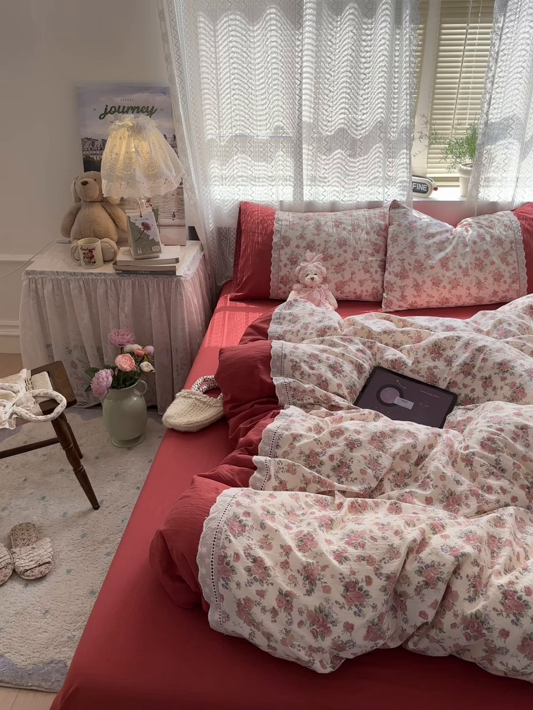 91家纺网 家纺一手货源 找家纺 罗亿家纺 2025新款云感双层纱全棉纯棉镂空花边四件套 梦境-星眠云野