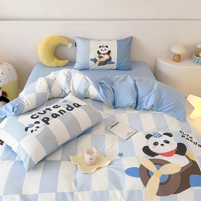 91家纺网 家纺一手货源 找家纺 RYB红黄兰 开学季2025新款ins设计师原创大版卡通数码印花40s全棉纯棉四件套-场景二 太空熊猫