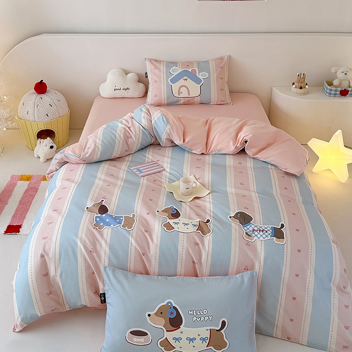 91家纺网 家纺一手货源 找家纺 （总）RYB红黄兰 开学季2025新款ins设计师原创大版卡通数码印花40s全棉纯棉四件套-场景二