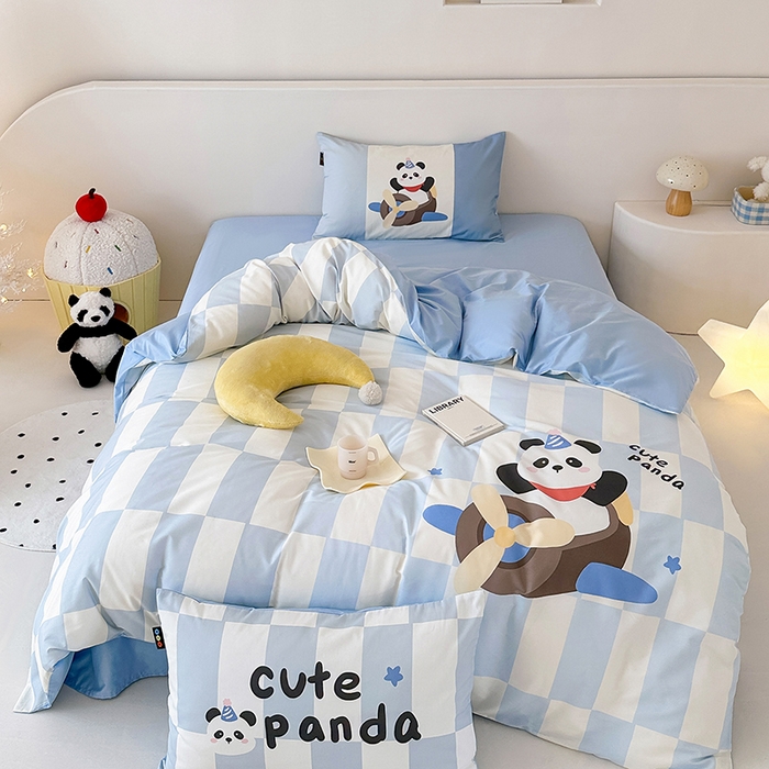 91家纺网 家纺一手货源 找家纺 （总）RYB红黄兰 开学季2025新款ins设计师原创大版卡通数码印花40s全棉纯棉四件套-场景二