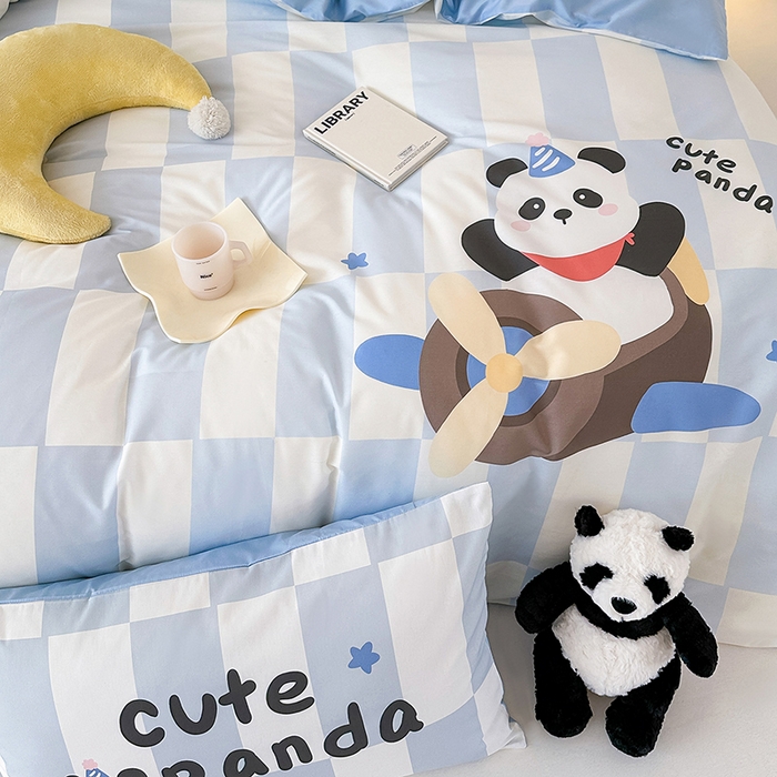 91家纺网 家纺一手货源 找家纺 RYB红黄兰 开学季2025新款ins设计师原创大版卡通数码印花40s全棉纯棉四件套-场景二 太空熊猫