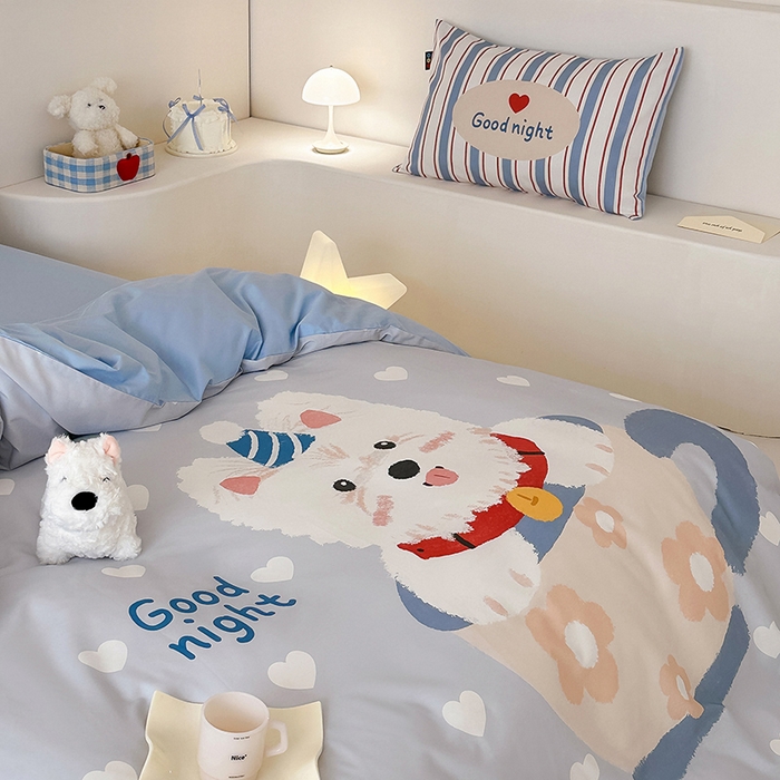 91家纺网 家纺一手货源 找家纺 RYB红黄兰 开学季2025新款ins设计师原创大版卡通数码印花40s全棉纯棉四件套-场景二 爱心西高地