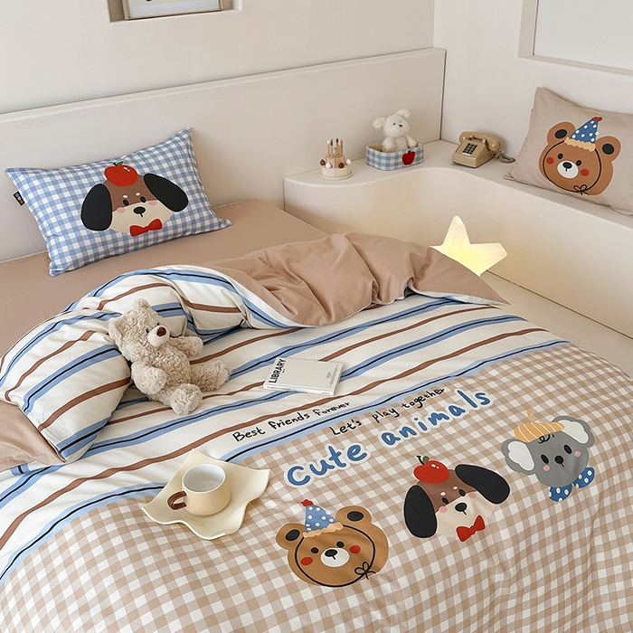 91家纺网 家纺一手货源 找家纺 RYB红黄兰 开学季2025新款ins设计师原创大版卡通数码印花40s全棉纯棉四件套-场景二 趣味小伙伴