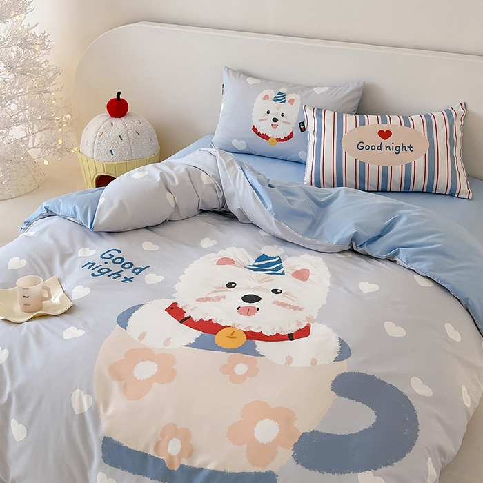 91家纺网 家纺一手货源 找家纺 RYB红黄兰 开学季2025新款ins设计师原创大版卡通数码印花40s全棉纯棉四件套-场景二 爱心西高地