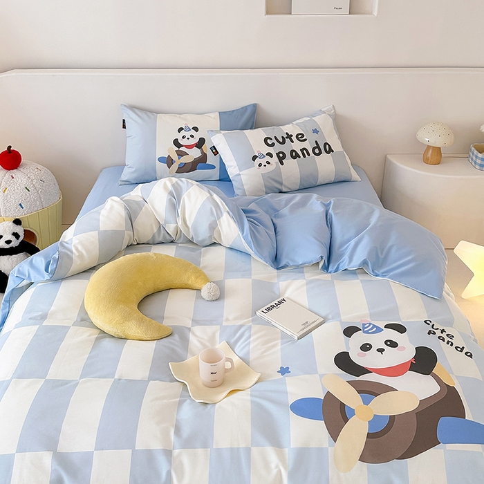 91家纺网 家纺一手货源 找家纺 RYB红黄兰 开学季2025新款ins设计师原创大版卡通数码印花40s全棉纯棉四件套-场景二 太空熊猫