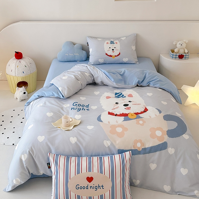 91家纺网 家纺一手货源 找家纺 RYB红黄兰 开学季2025新款ins设计师原创大版卡通数码印花40s全棉纯棉四件套-场景二 爱心西高地